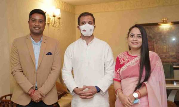 राहुल गांधी ने सीएम भूपेश बघेल के बेटे चैतन्य और बहू को दिया आशीर्वाद